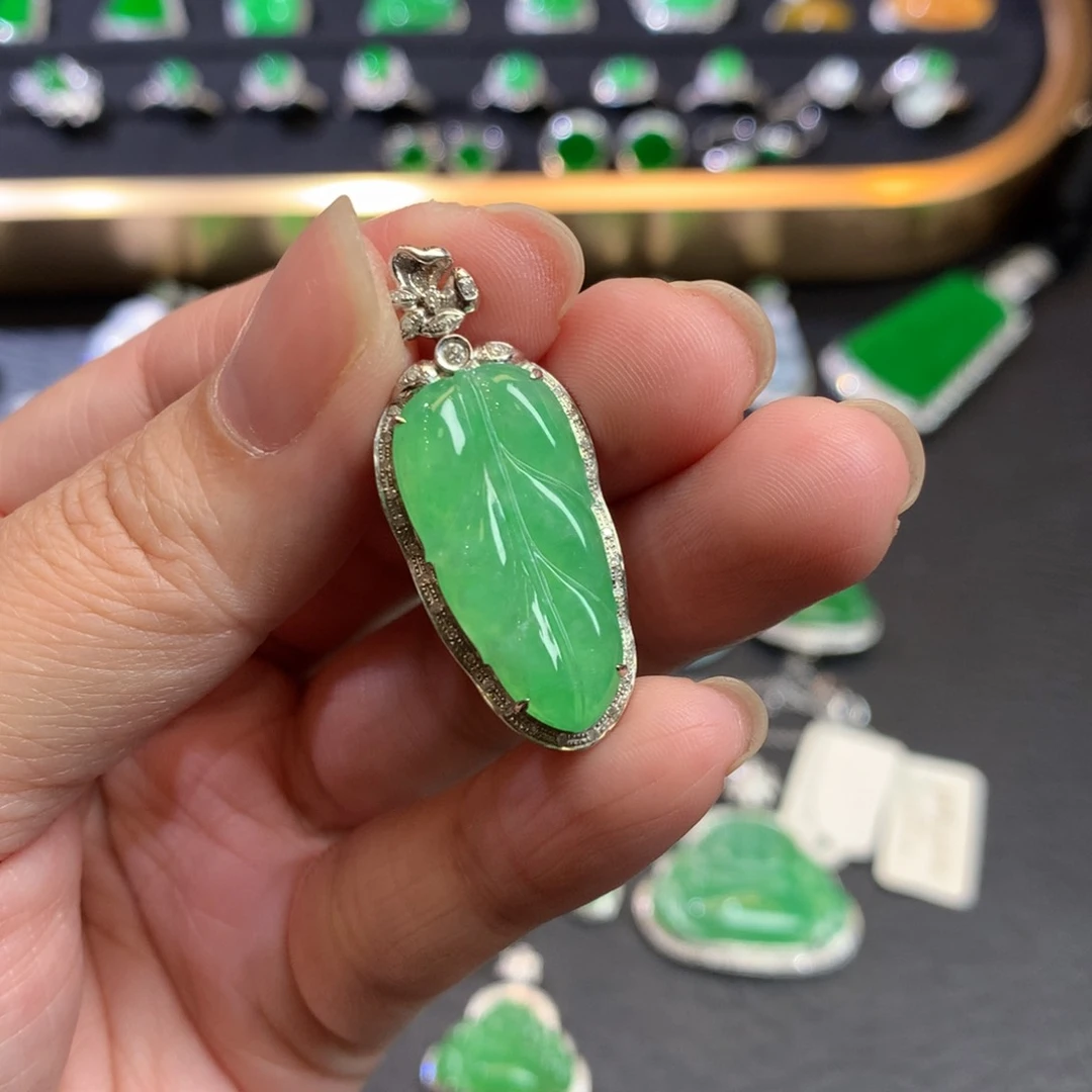 翡翠吊坠(不含链)18K金镶嵌