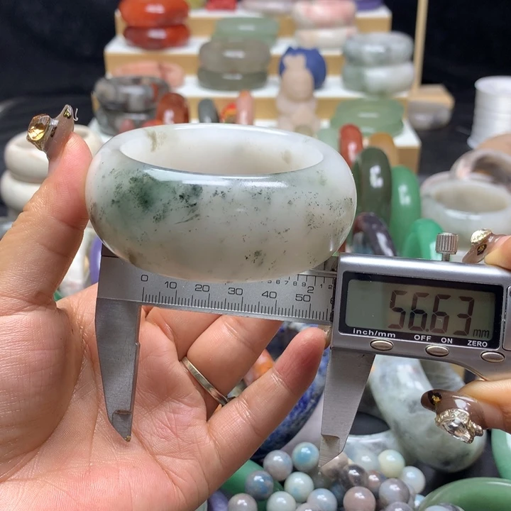 未镶嵌手镯石英质玉