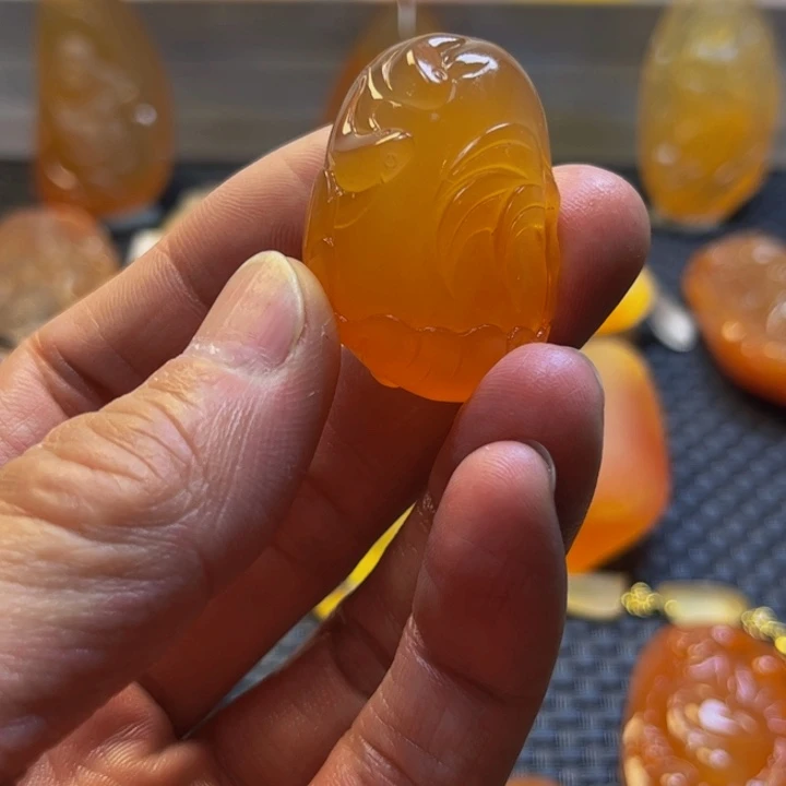 戈***鹰石英质玉未镶嵌旦面