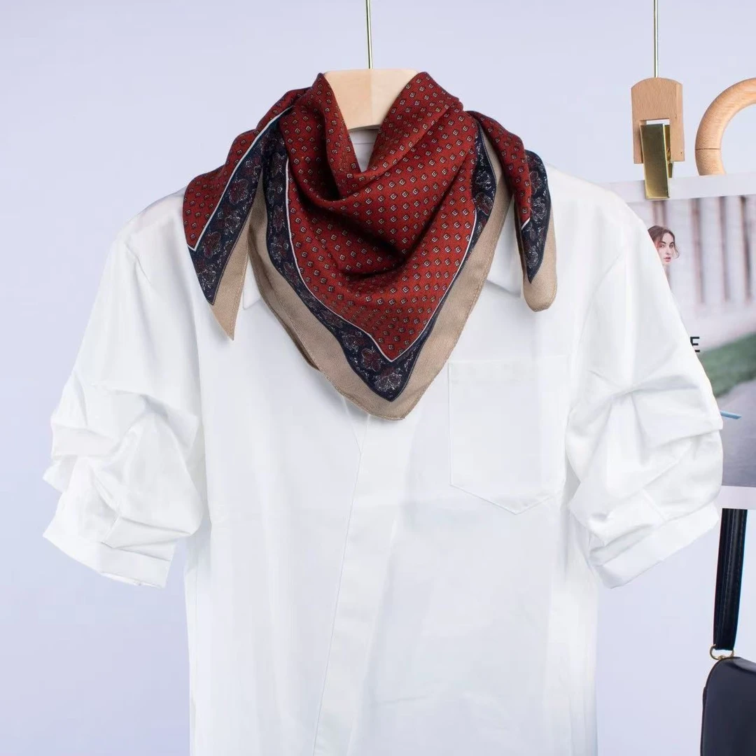【新粉福利】70*70方巾气质百搭时尚丝巾- 百点腰果酒红