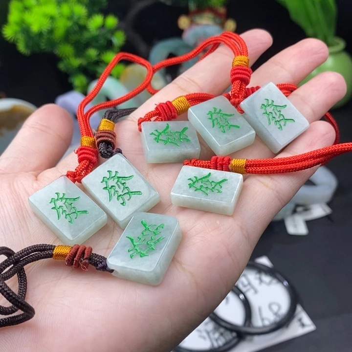 翡翠未镶嵌颈饰发发发