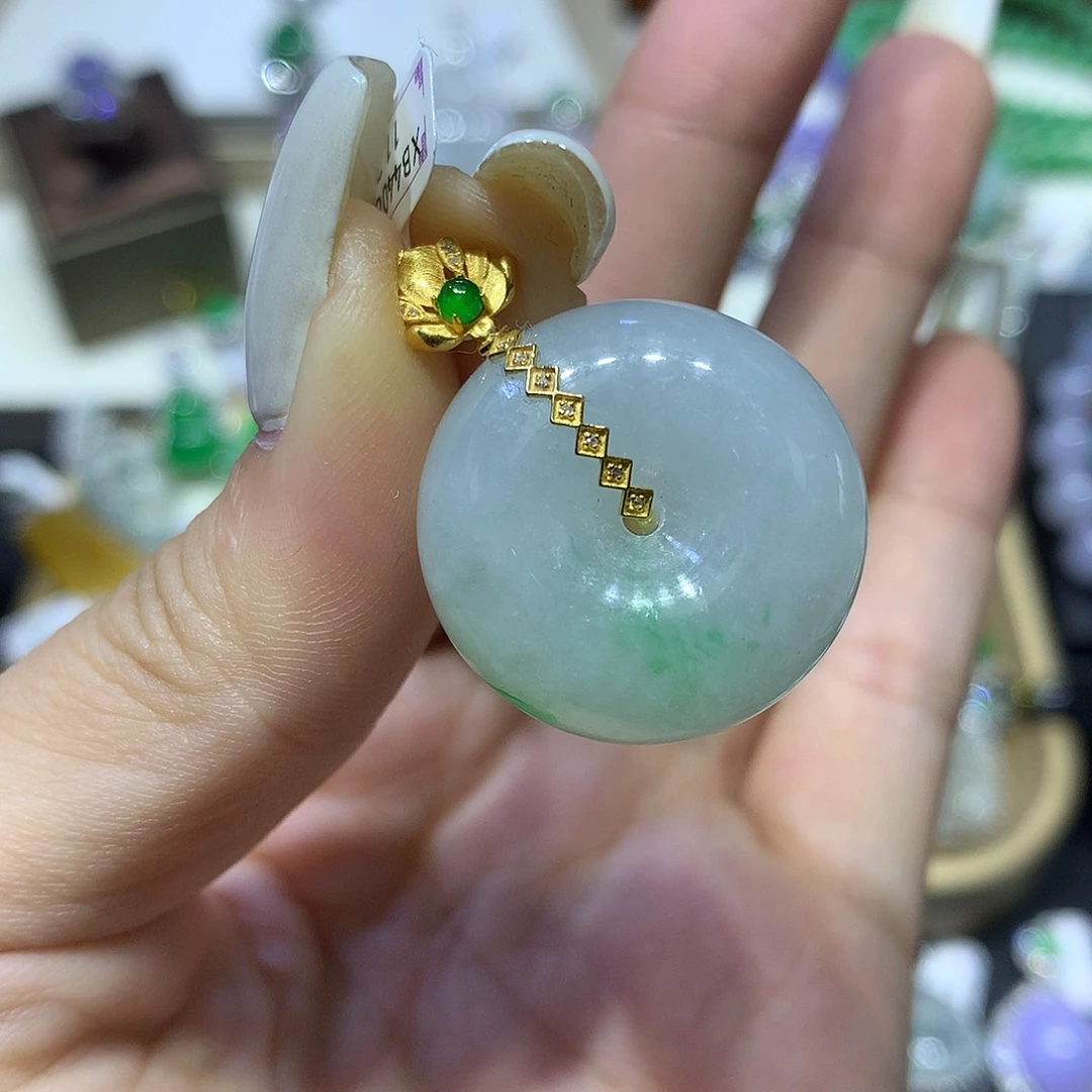 翡翠18K金镶嵌颈饰