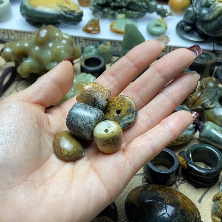 透闪石质玉手把未镶嵌谜