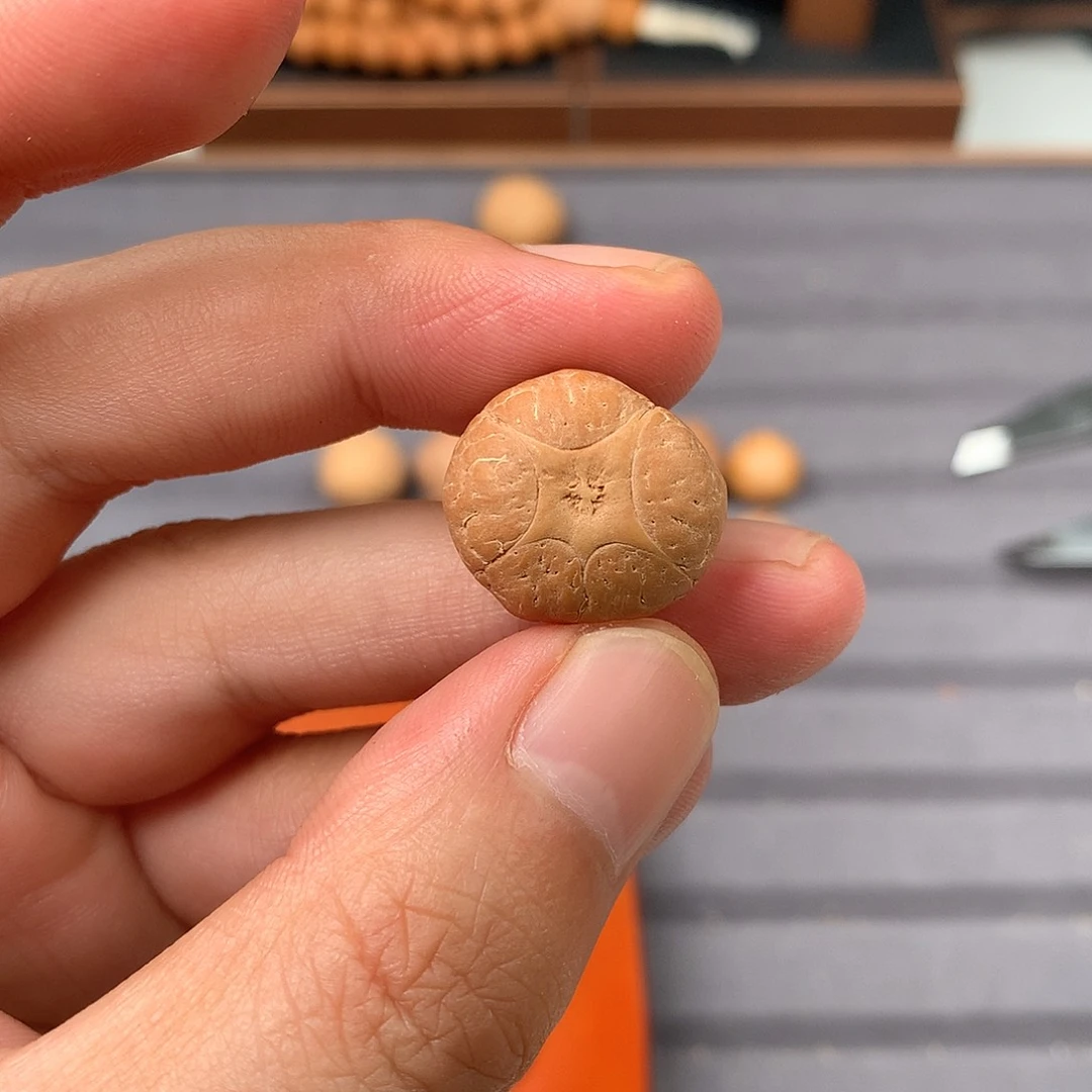 手串凤眼菩提微裂20+五星，非质量问题开孔不退