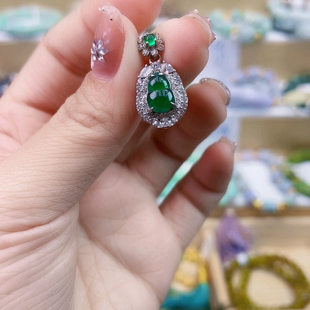 翡翠未镶嵌手链吊坠