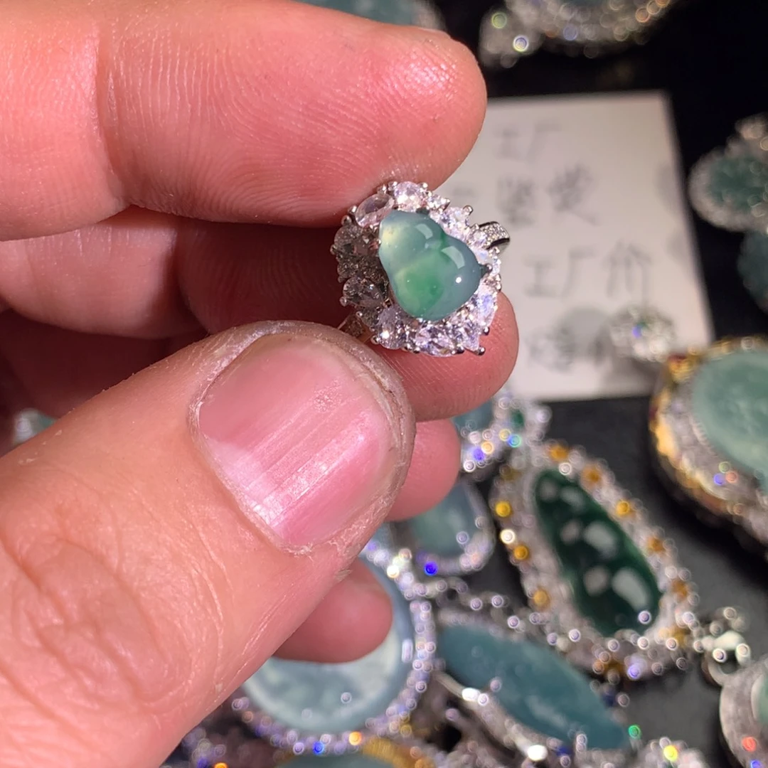 翡翠颈饰未镶嵌葫芦戒指