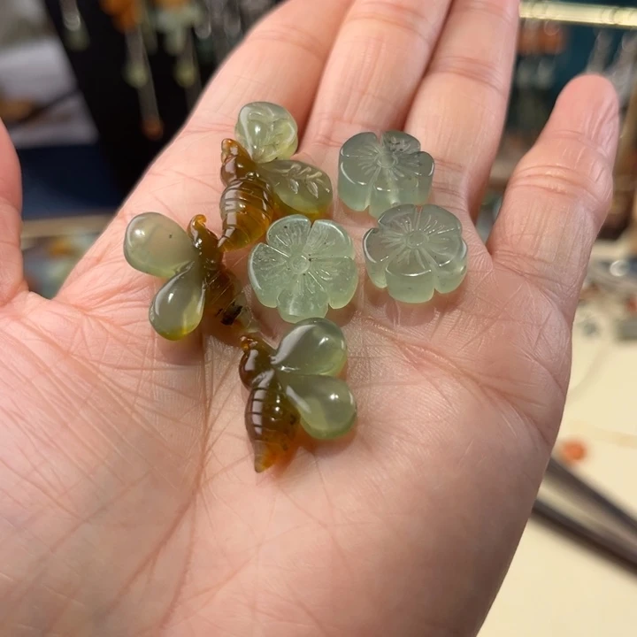 蛇纹石玉未镶嵌手机挂