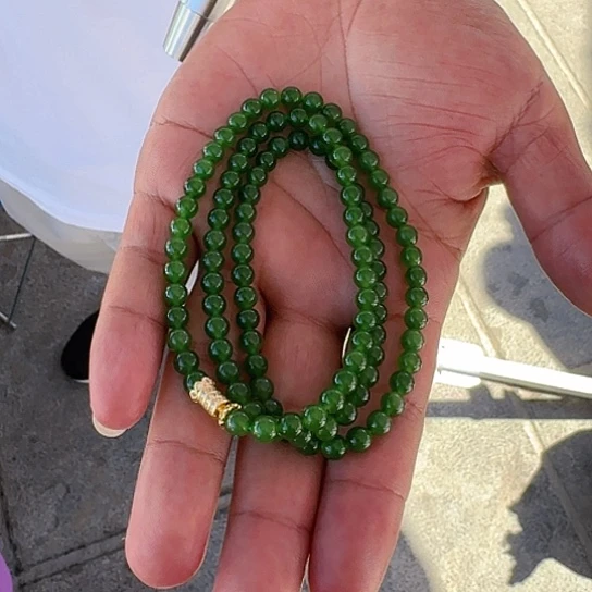 和田玉未镶嵌颈饰卡6 108辣阳绿色标级货头品质