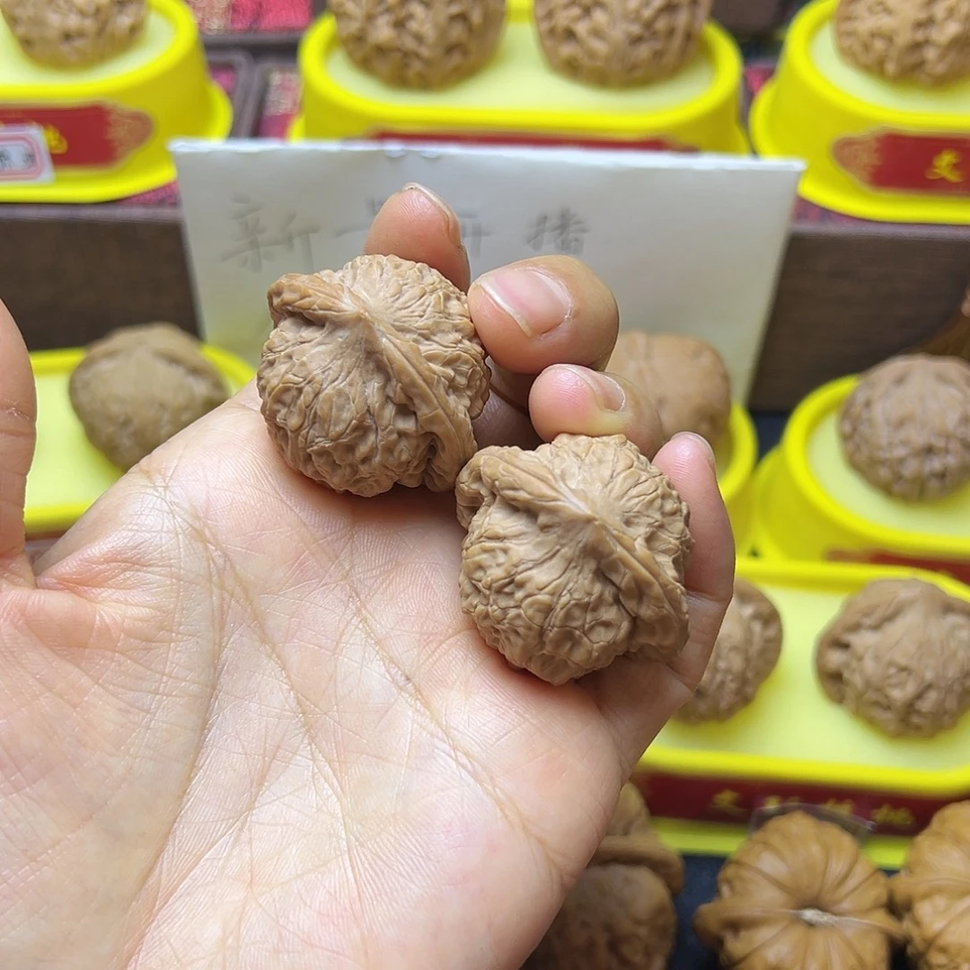 文玩核桃吊坠招财公子38.5