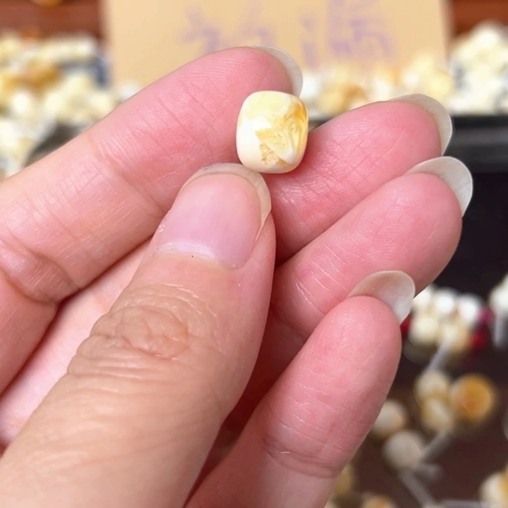 蜜蜡未镶嵌裸石9.6mm一个