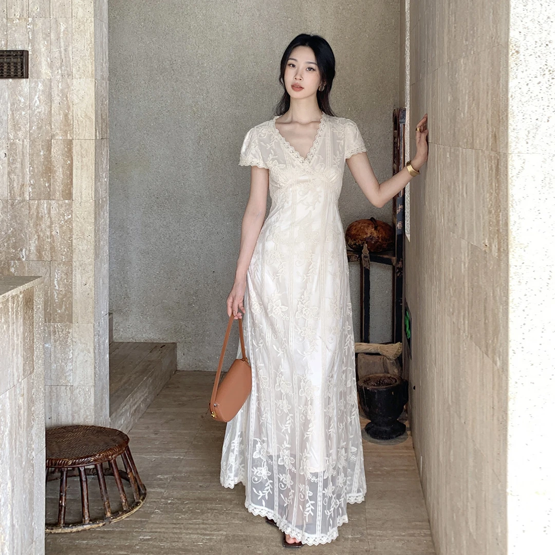 SYT 原创法式镂空刺绣蕾丝V领连衣裙