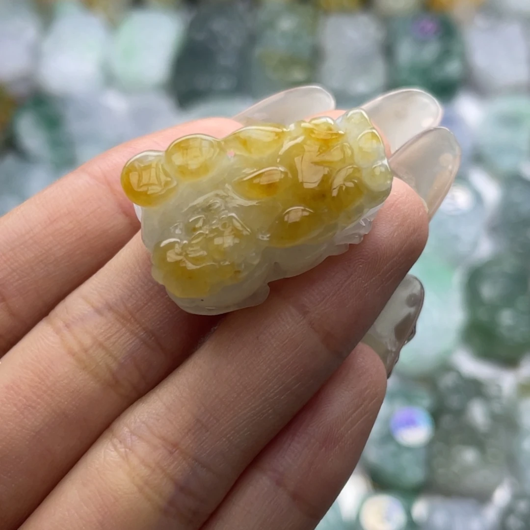 翡翠未镶嵌颈饰貔貅