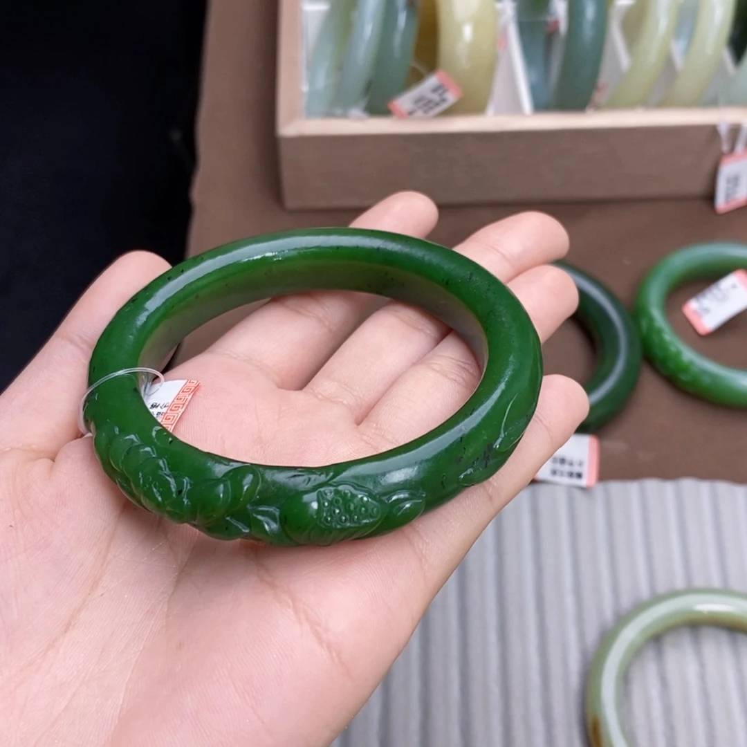 A***l和田玉未镶嵌手镯