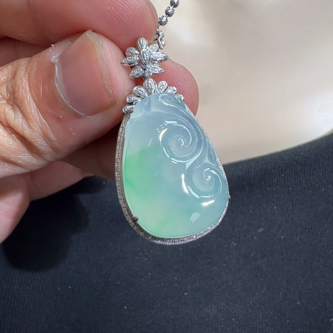 翡翠吊坠(不含链)18K金镶嵌