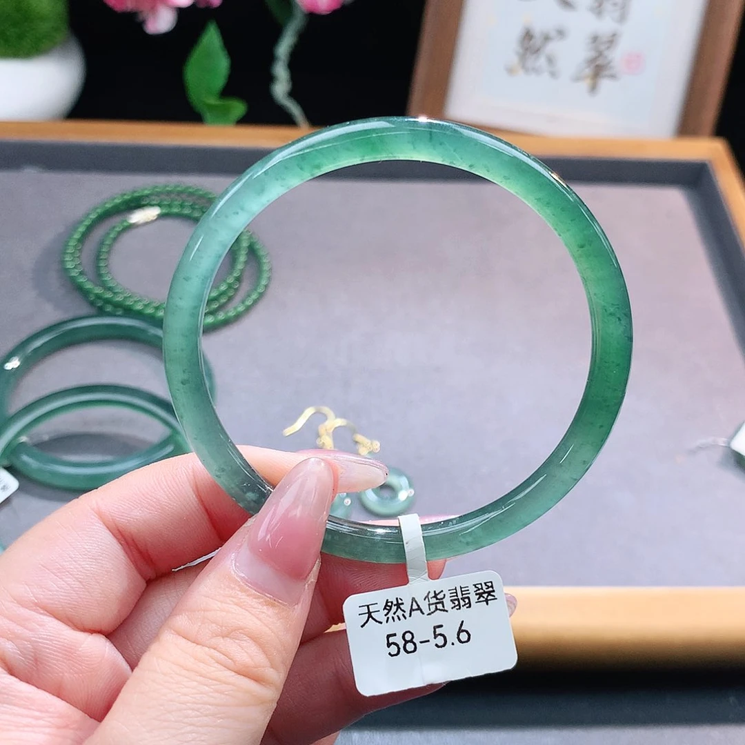 未镶嵌手镯（圆镯）翡翠