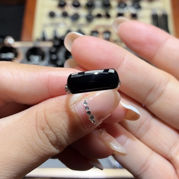 翡翠18K金镶嵌戒指