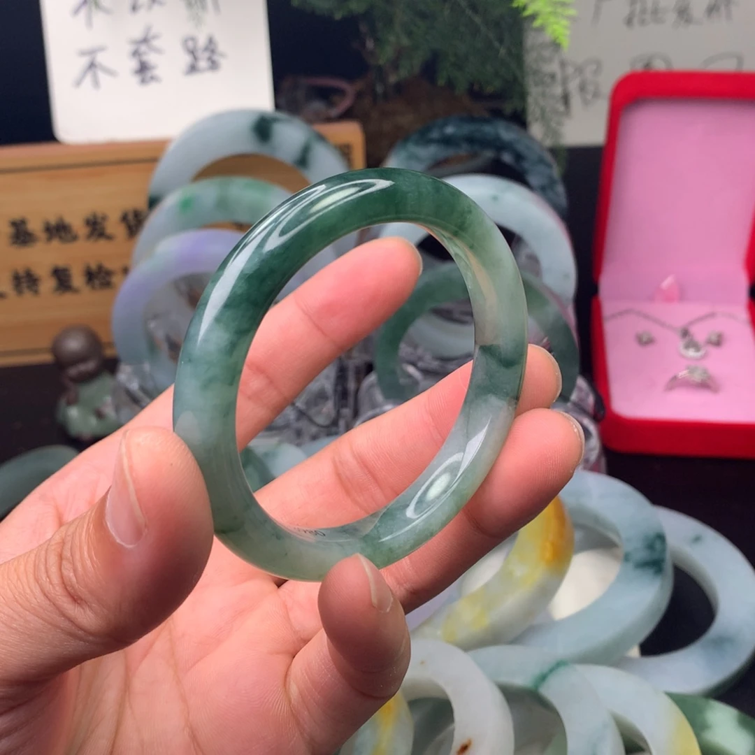 翡翠手镯未镶嵌手镯