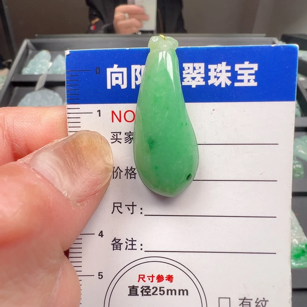 翡翠未镶嵌颈饰福瓜