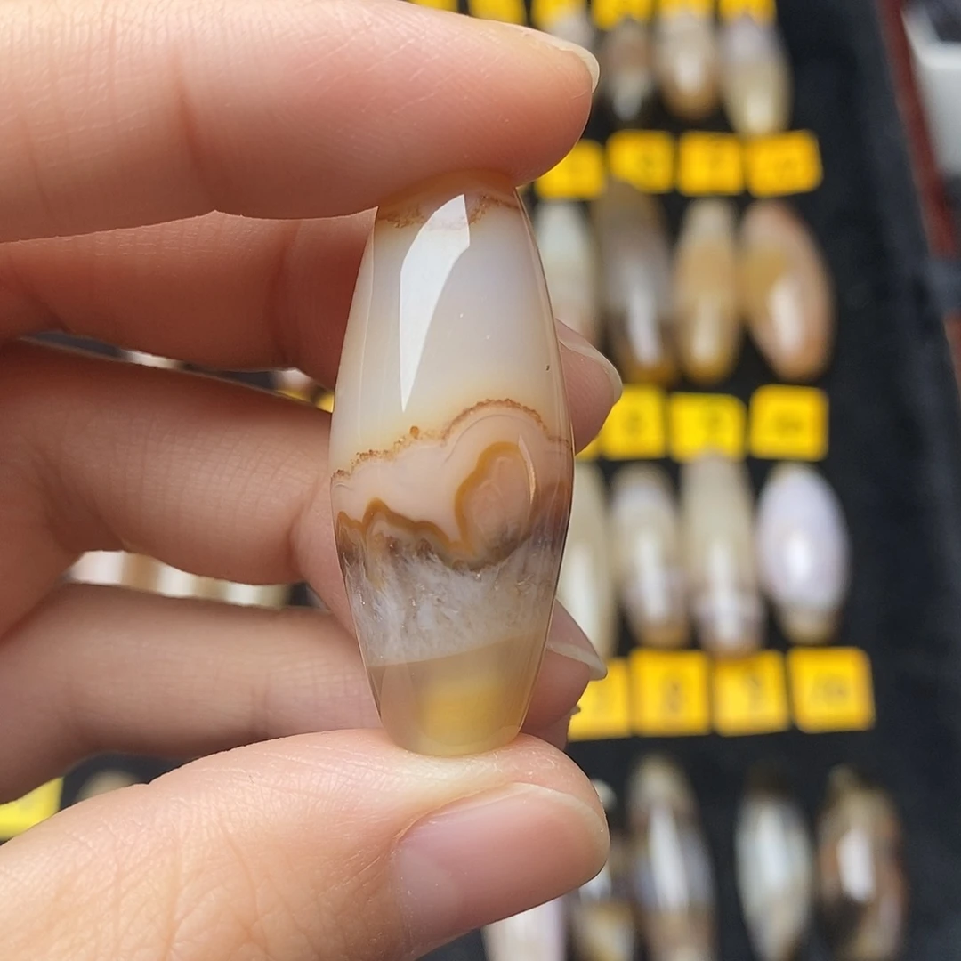 悠***悠玛瑙/玉髓未镶嵌颈饰