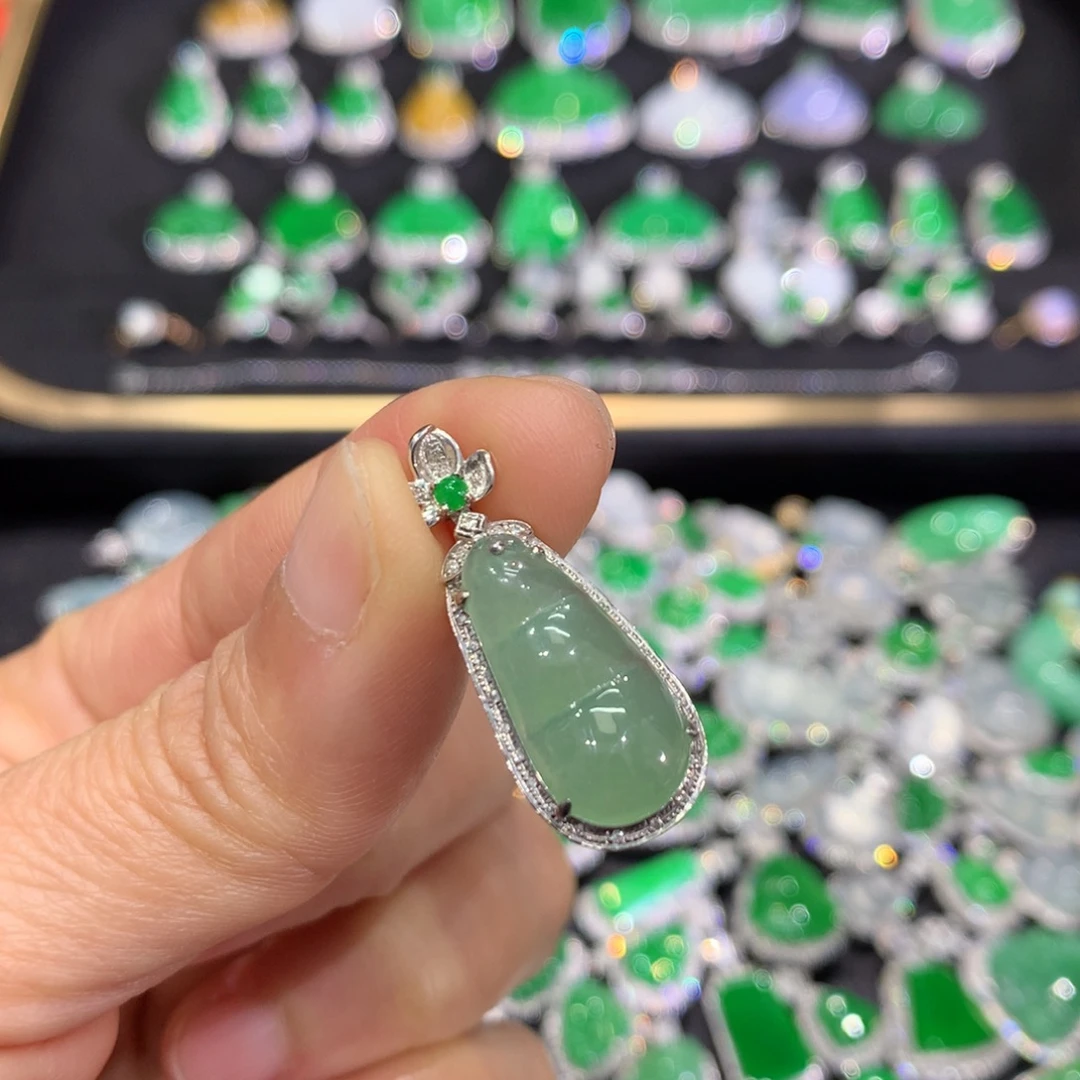 翡翠18K金镶嵌吊坠(不含链)