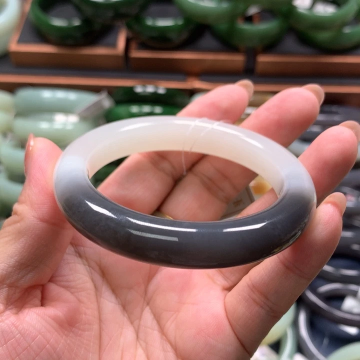 【闪购商品】未镶嵌手镯和田玉
