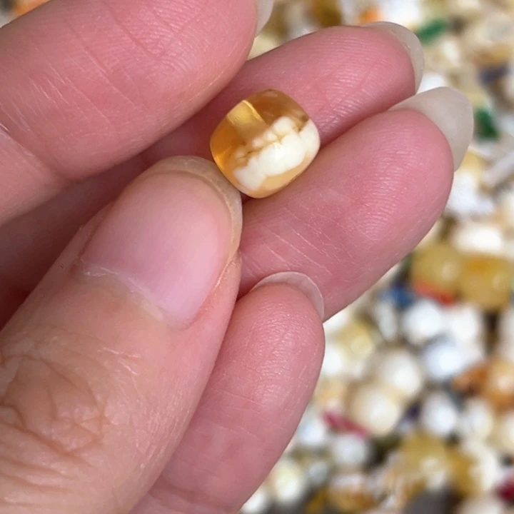 未镶嵌蜜蜡裸石9mm一个