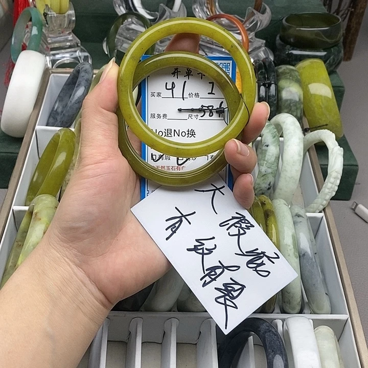 蛇纹石玉未镶嵌手镯