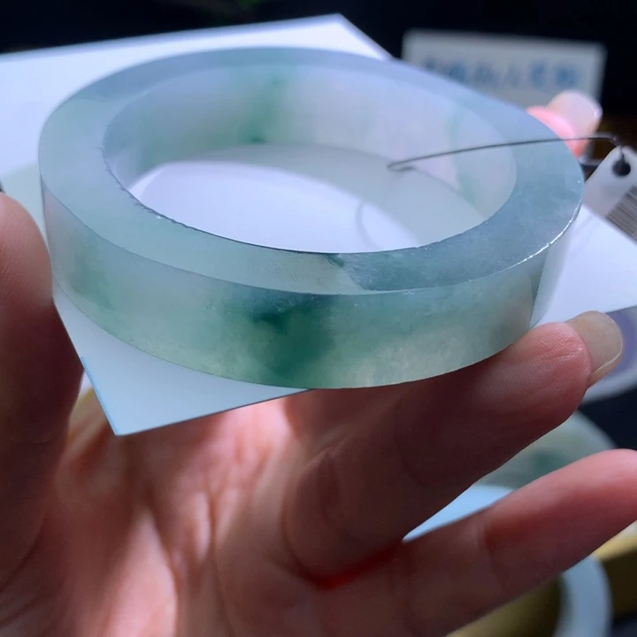 定制翡翠未镶嵌翡翠手镯