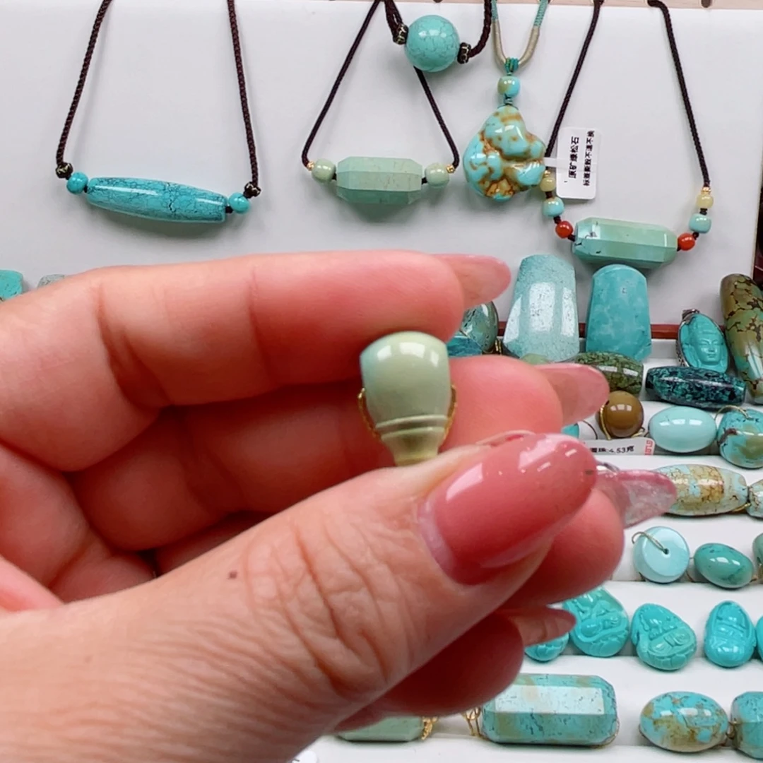 绿松石未镶嵌摆件