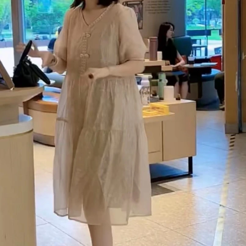 新款中长款连衣裙法式气质显瘦休闲纯色V领裙子