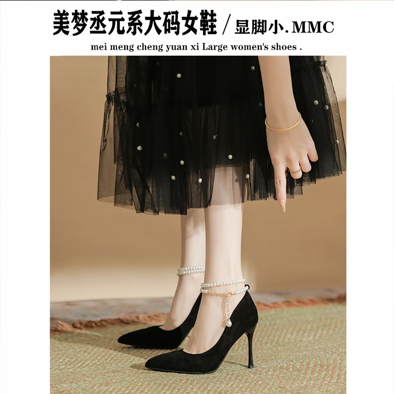 绒面尖头高跟鞋气质淑女鞋珍珠一字带单鞋宽胖脚大码胖女鞋41到43