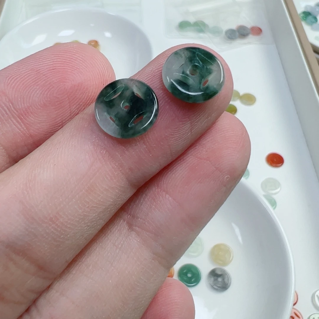 蓝***门翡翠散珠铜钱一对