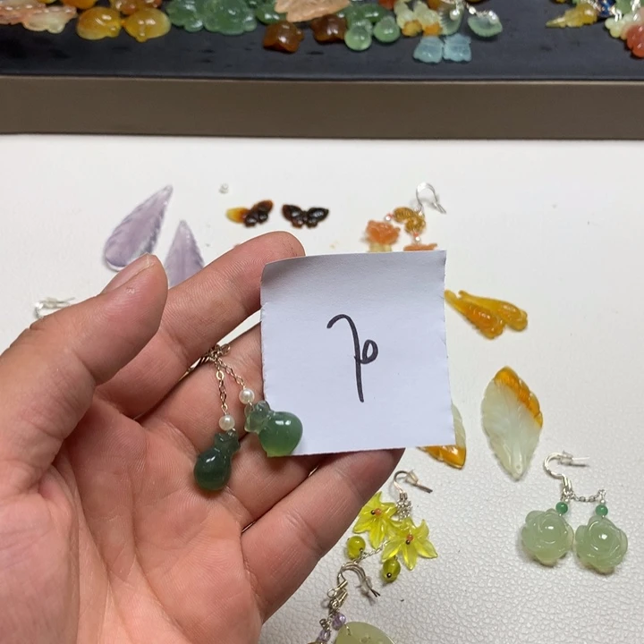 黑***使合金蛇纹石玉耳钉