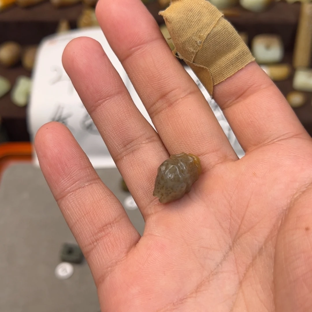 薇***品岫岩河磨玉（透闪石质玉）未镶嵌颈饰