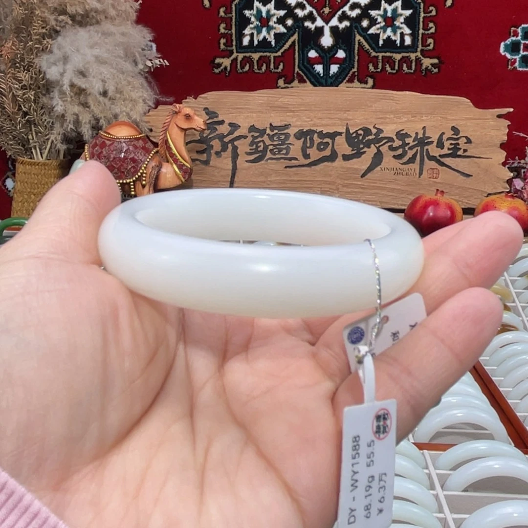 未镶嵌手镯和田玉天然优雅羊脂玉且末