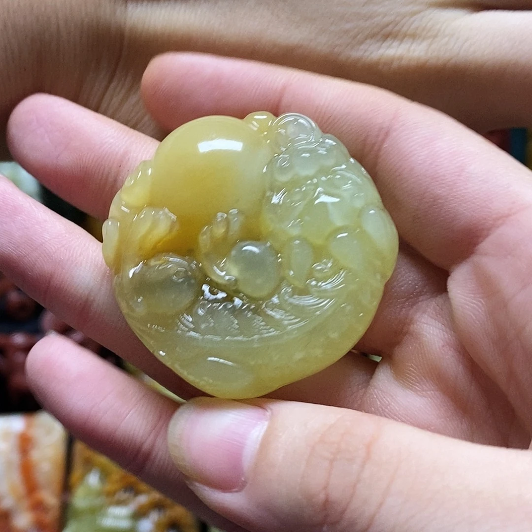 岫玉未镶嵌吊坠(赠链)