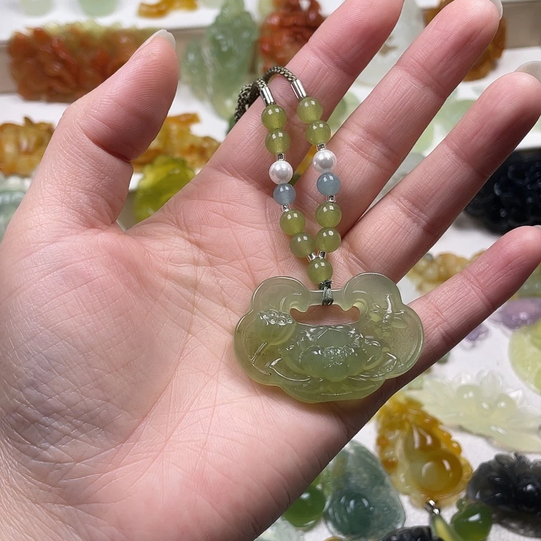 蛇纹石玉未镶嵌颈饰