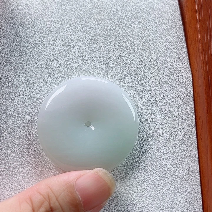 翡翠未镶嵌颈饰孤品