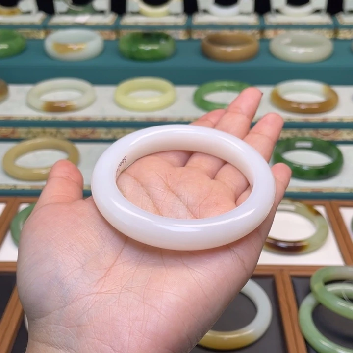 和田玉手镯未镶嵌56