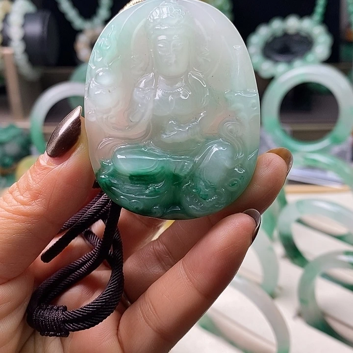 石英质玉（非洲翠）未镶嵌颈饰