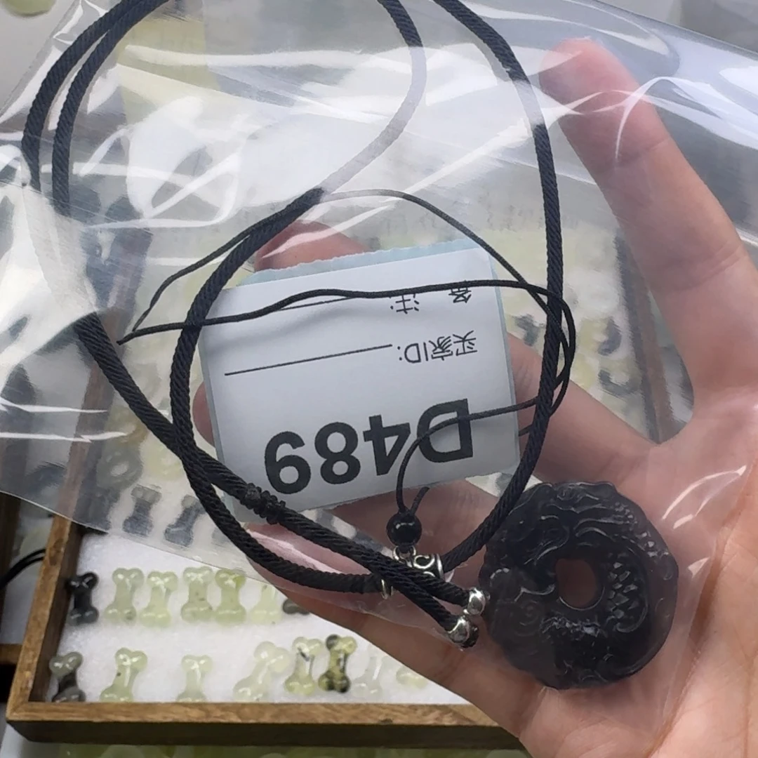 蛇纹石玉未镶嵌吊坠尤*