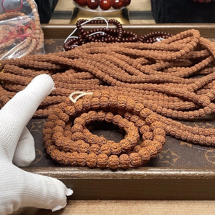 绝***人吊坠金刚菩提108原皮纯血老树王