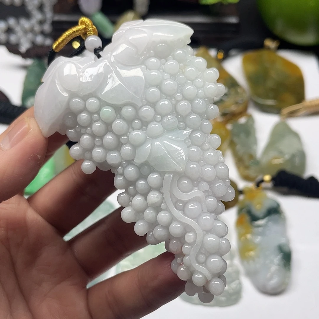 翡翠未镶嵌颈饰葡萄