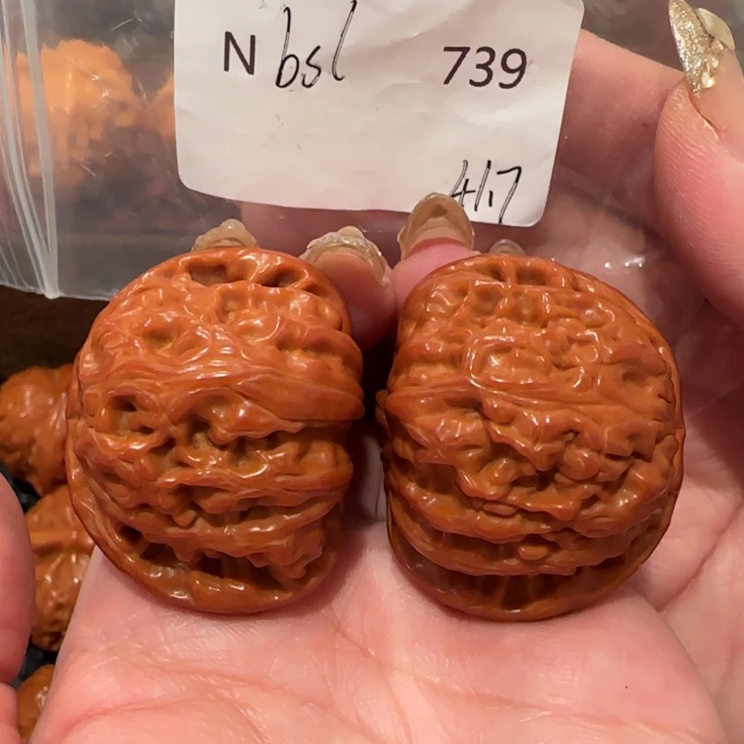 桃核吊坠J****王白狮子41精品