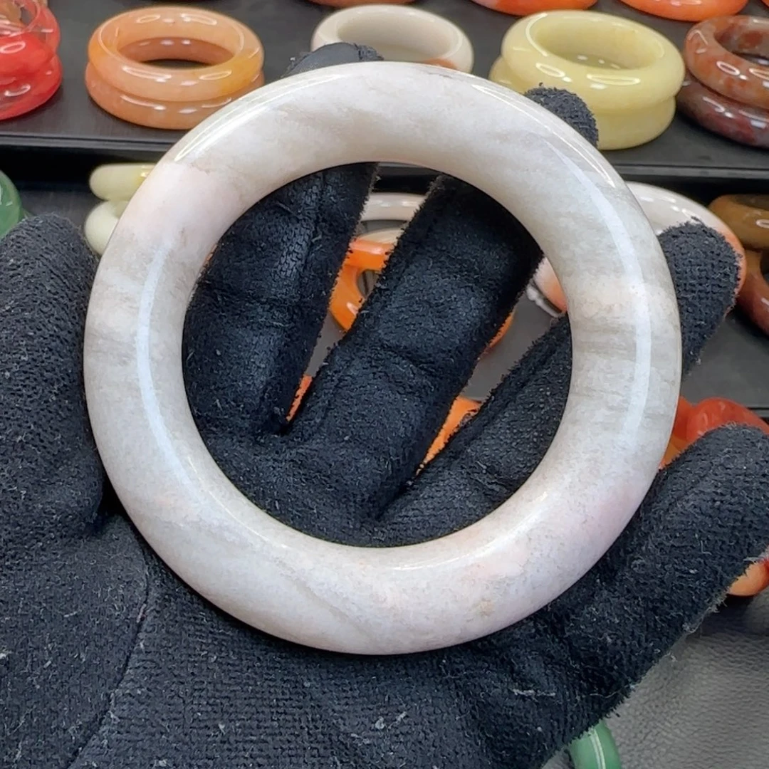 石英岩玉未镶嵌手镯