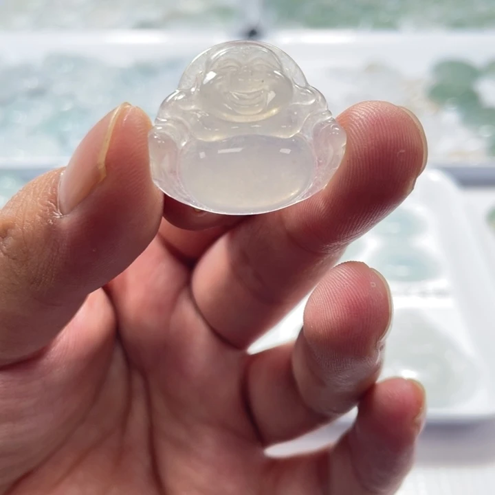 翡翠未镶嵌颈饰佛