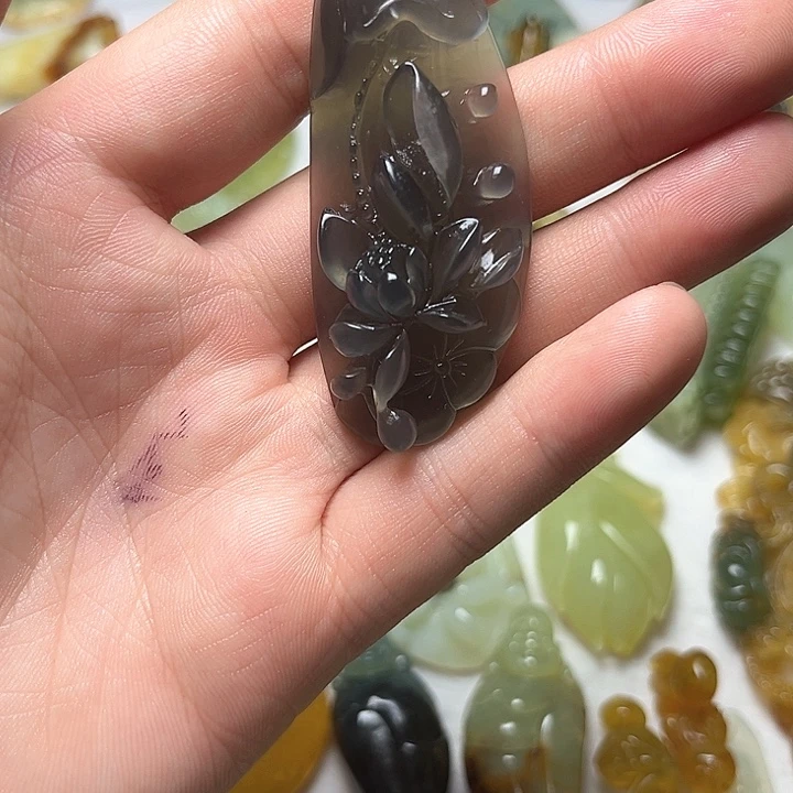 蛇纹石玉颈饰未镶嵌白*