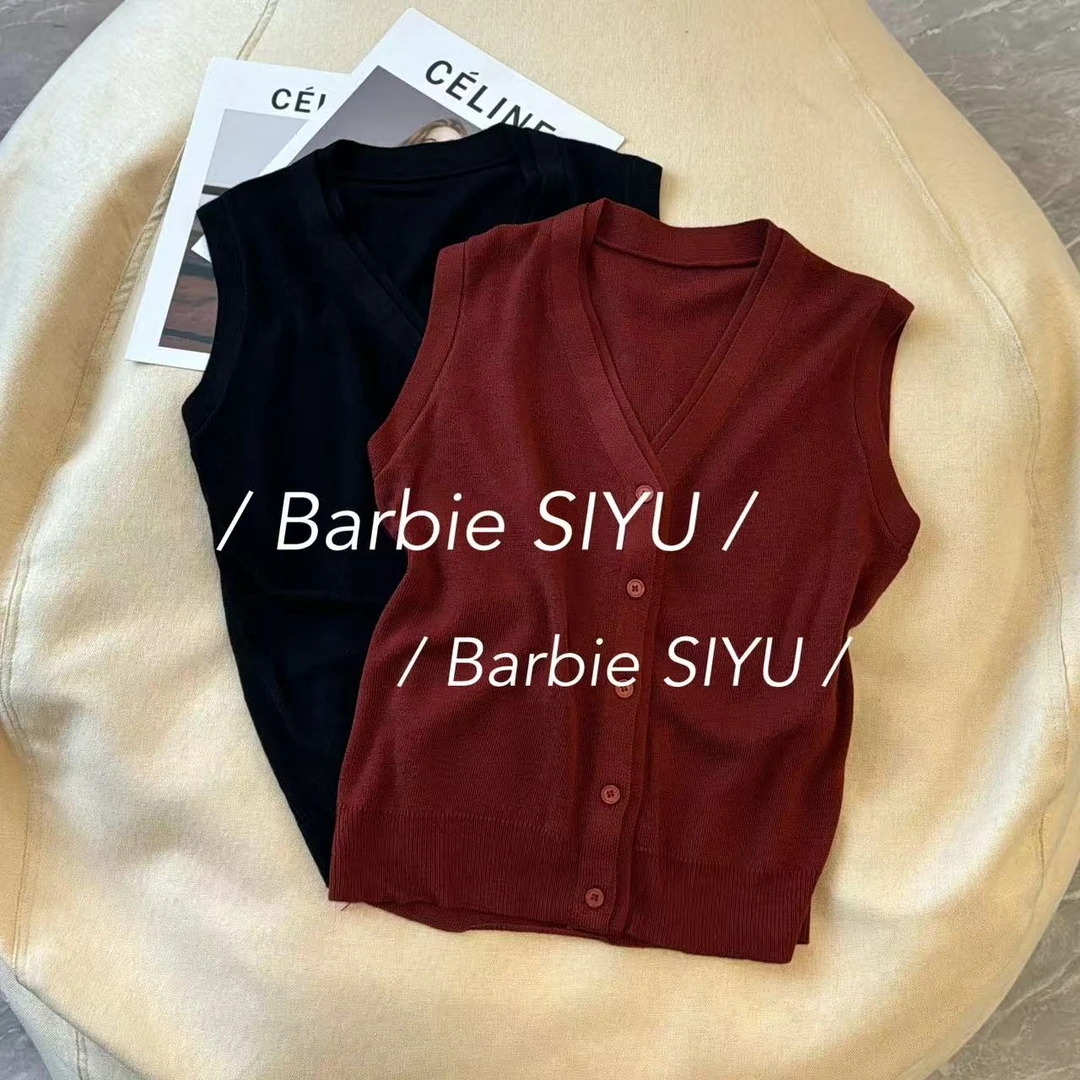 Barbie Siyu【燕麦粥】8309夏季不规则收腰纽扣V领显瘦时尚百搭上衣