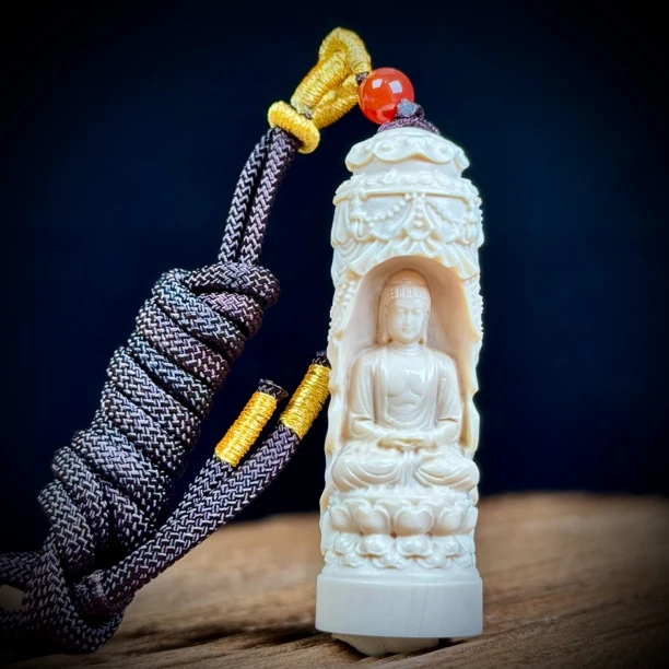 H040天然猛犸牙雕刻宝盖佛吊坠可做印章18×55mm