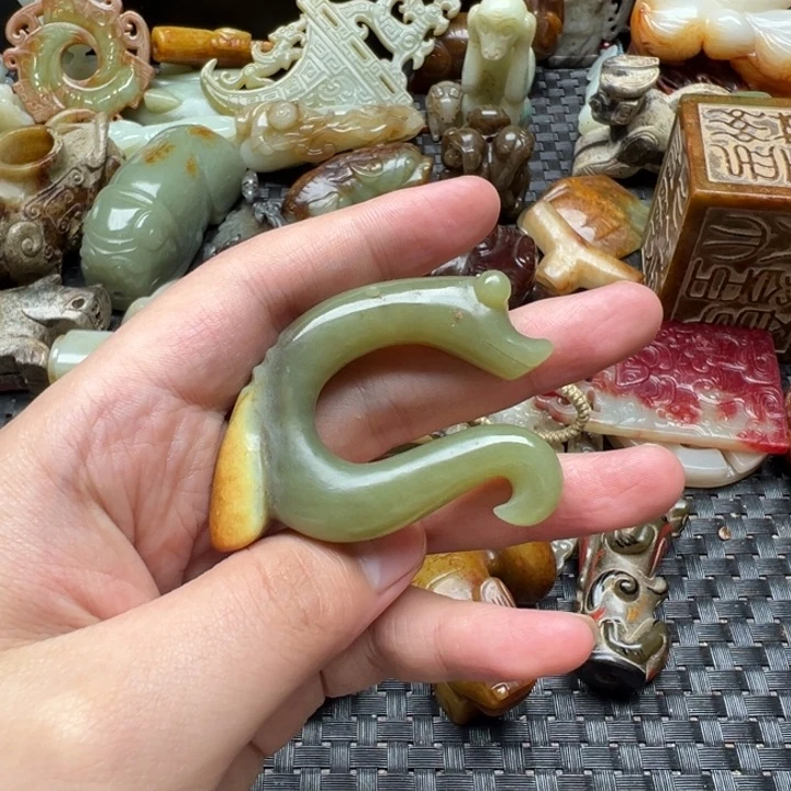 未镶嵌和田玉（糖玉）摆件